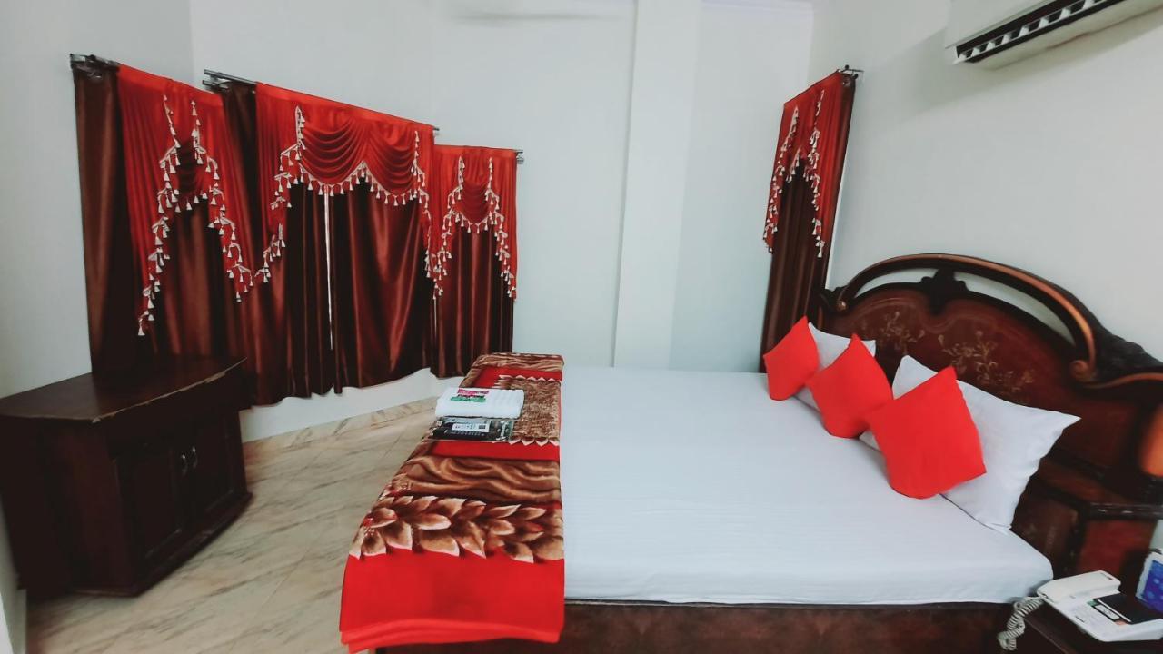 Hotel Holiday Inn Paradise Csandígarh Kültér fotó