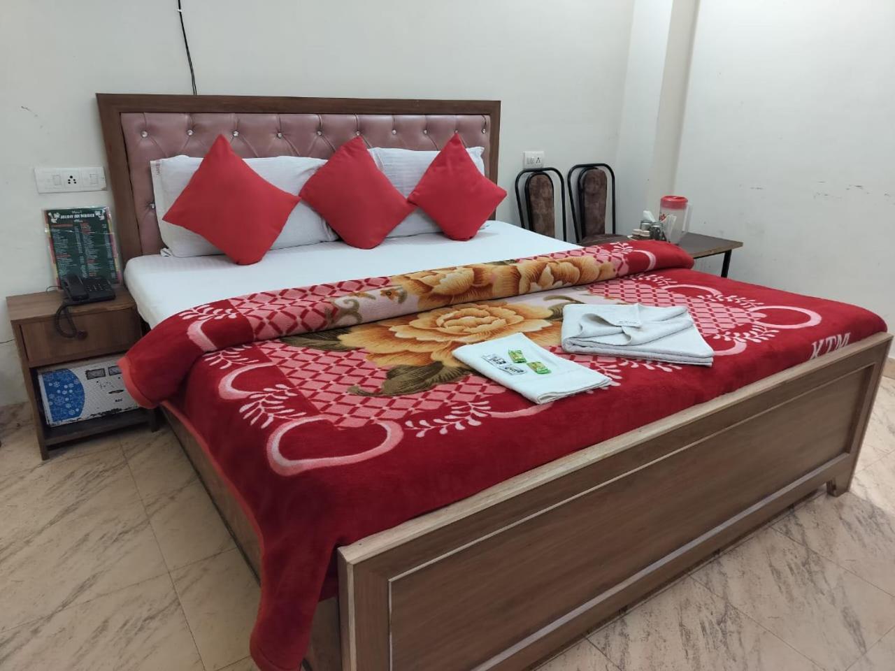 Hotel Holiday Inn Paradise Csandígarh Kültér fotó