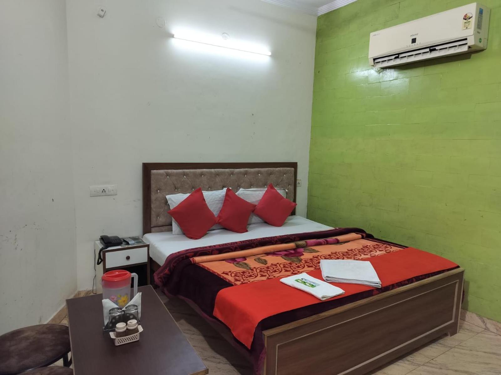 Hotel Holiday Inn Paradise Csandígarh Kültér fotó