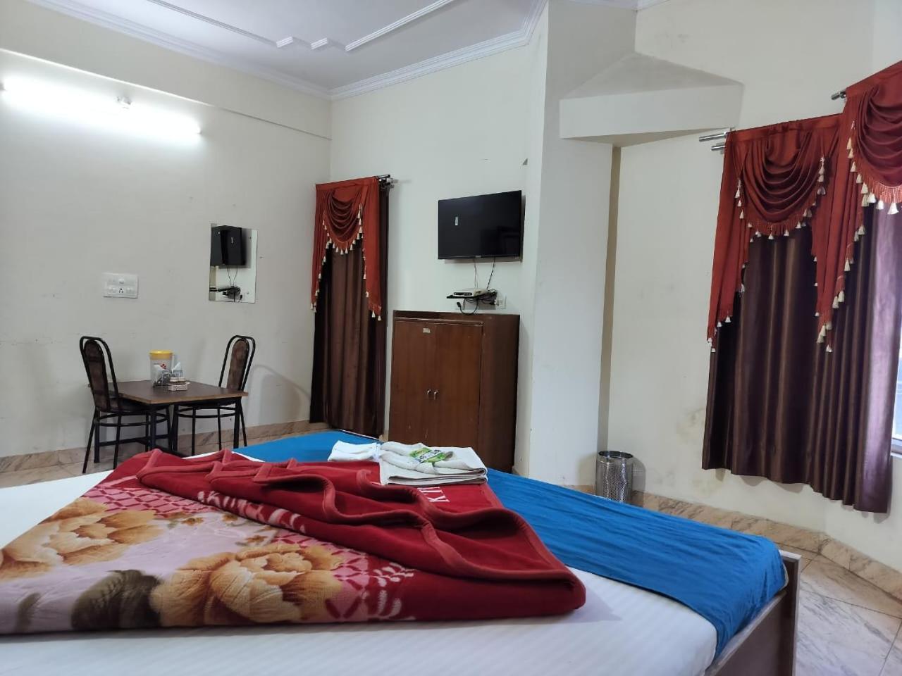 Hotel Holiday Inn Paradise Csandígarh Kültér fotó