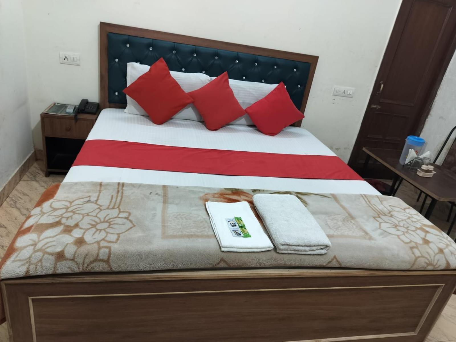 Hotel Holiday Inn Paradise Csandígarh Kültér fotó