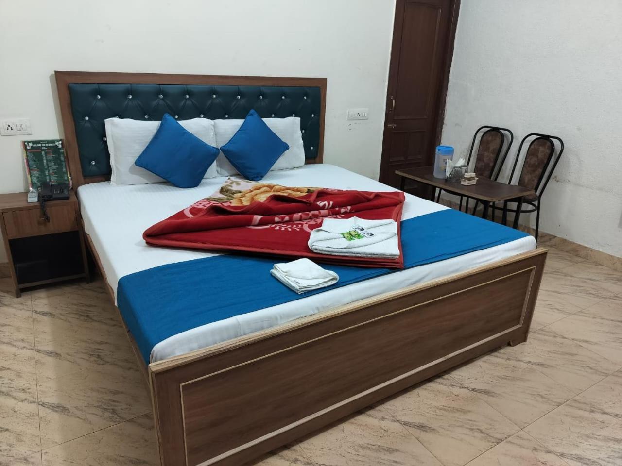 Hotel Holiday Inn Paradise Csandígarh Kültér fotó