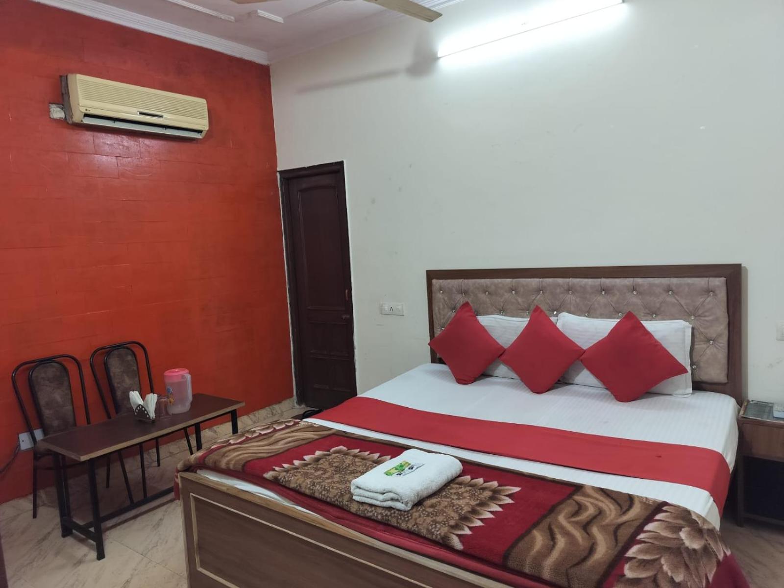 Hotel Holiday Inn Paradise Csandígarh Kültér fotó