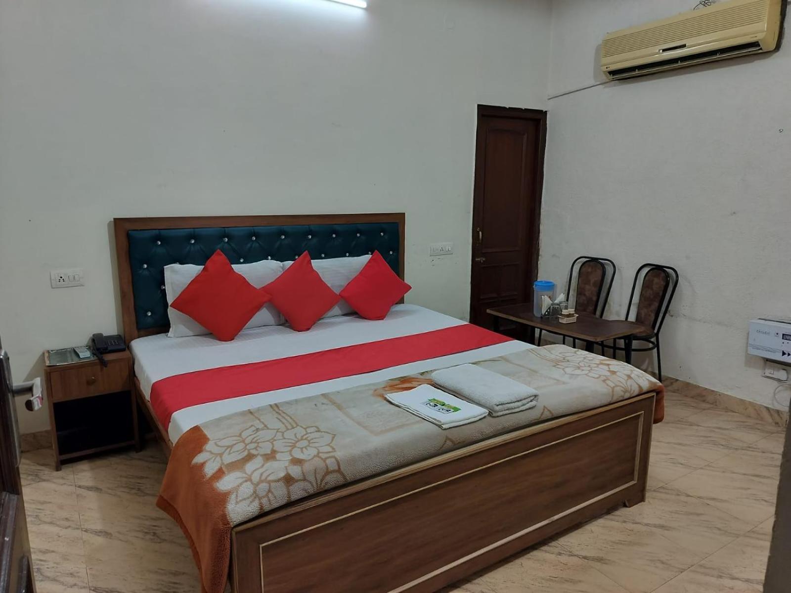 Hotel Holiday Inn Paradise Csandígarh Kültér fotó