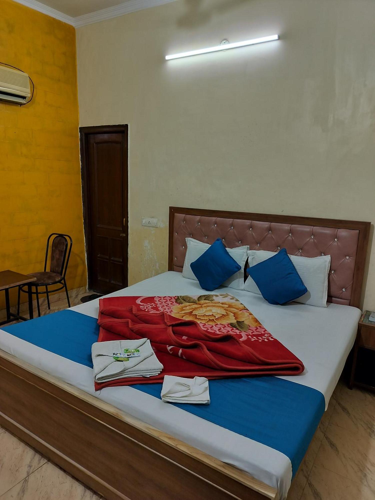 Hotel Holiday Inn Paradise Csandígarh Kültér fotó