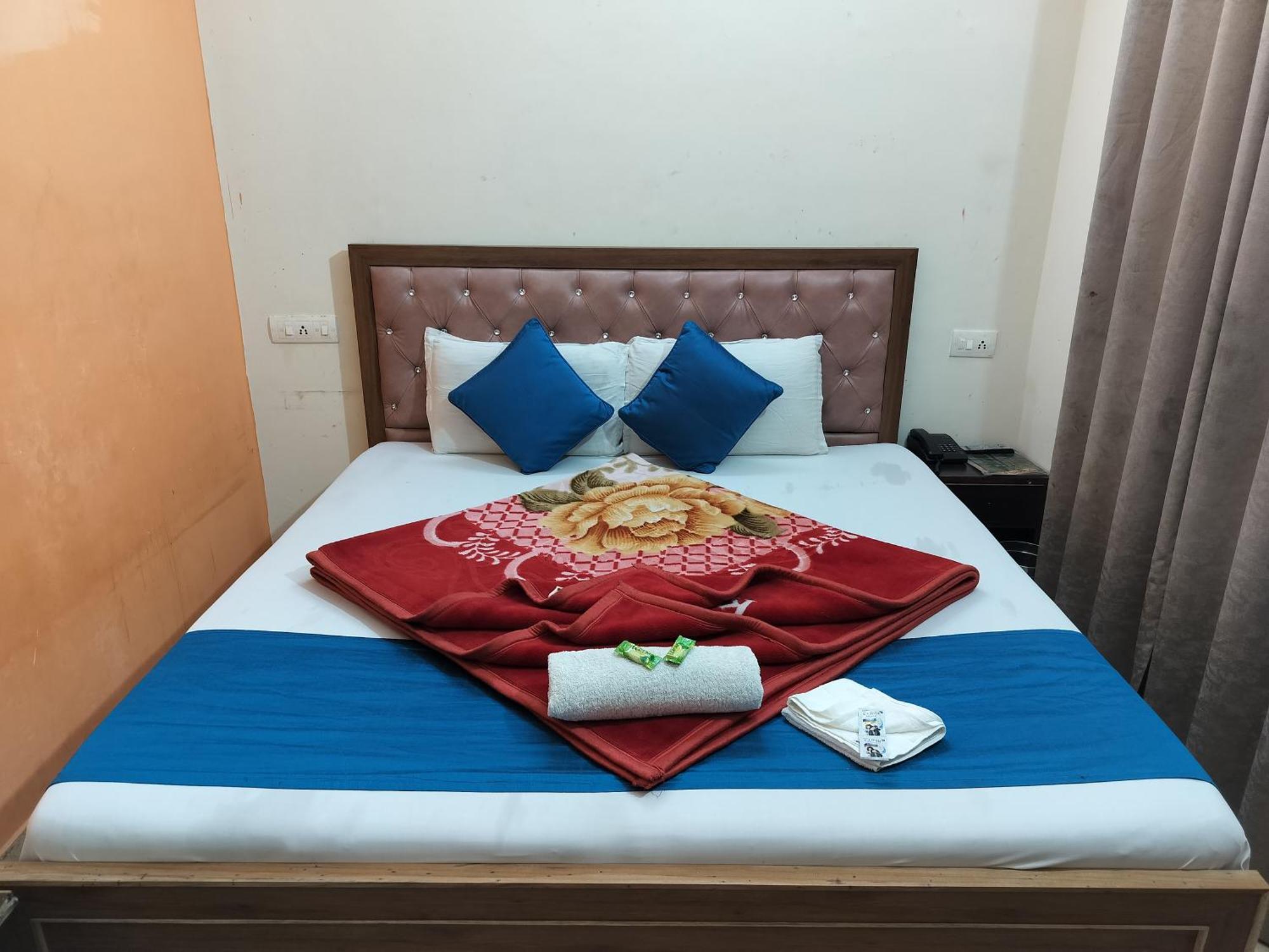 Hotel Holiday Inn Paradise Csandígarh Kültér fotó