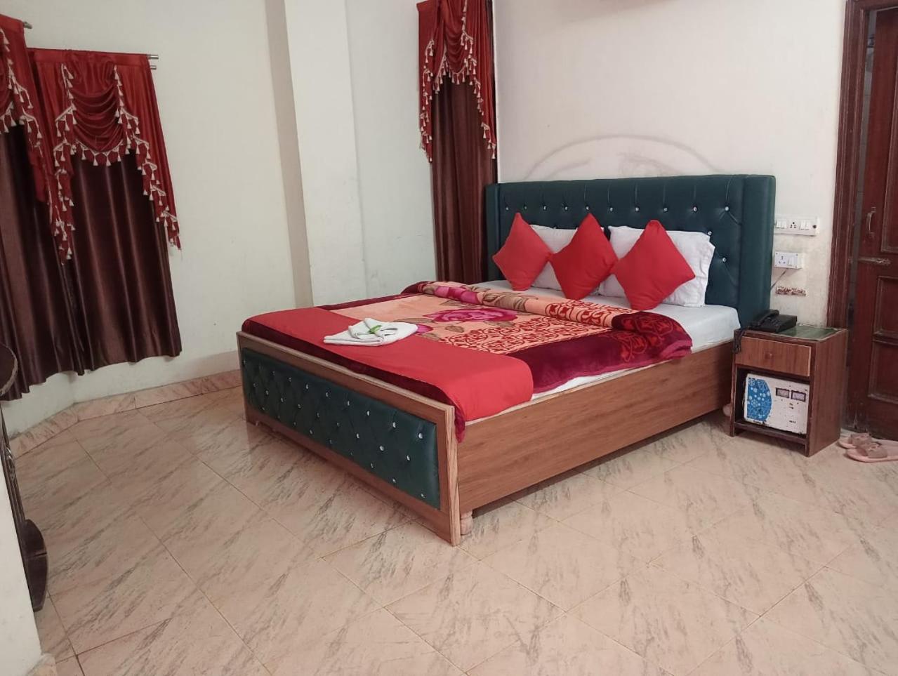 Hotel Holiday Inn Paradise Csandígarh Kültér fotó